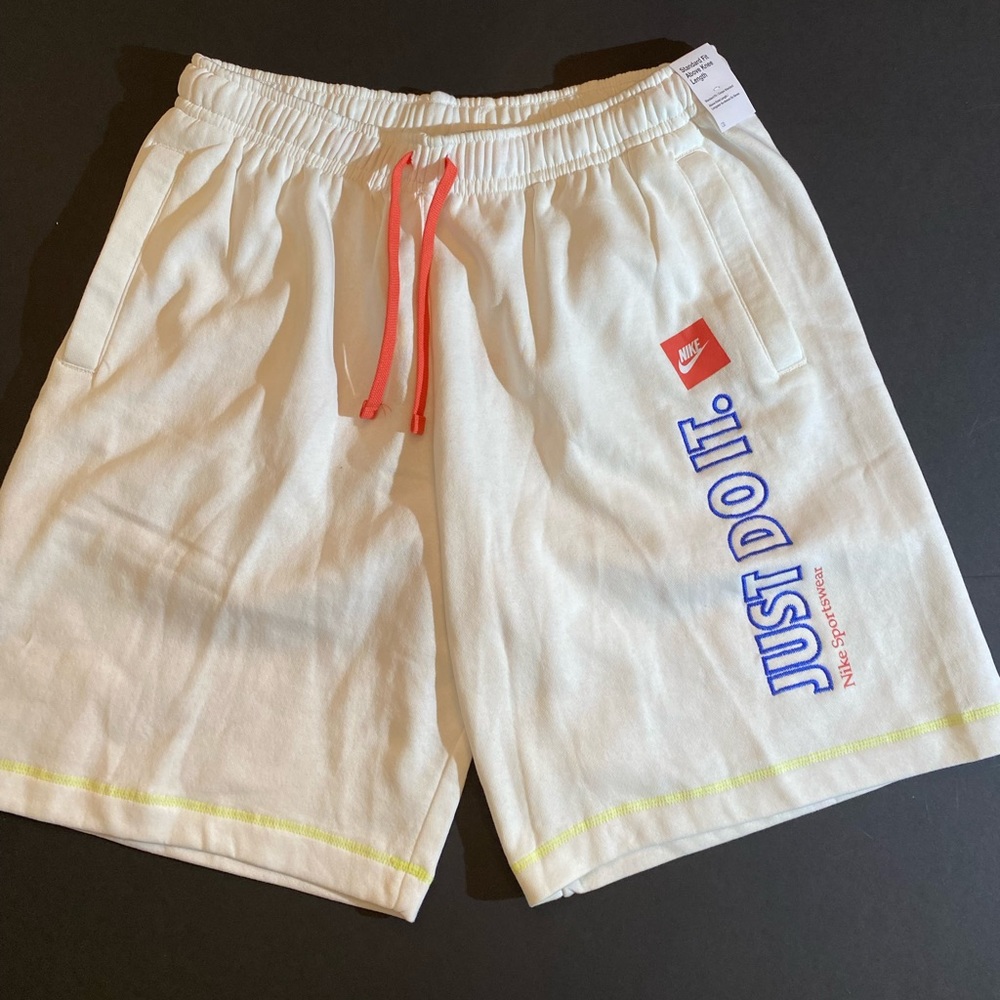 New men’s Nike sportswear club fleece shorts white